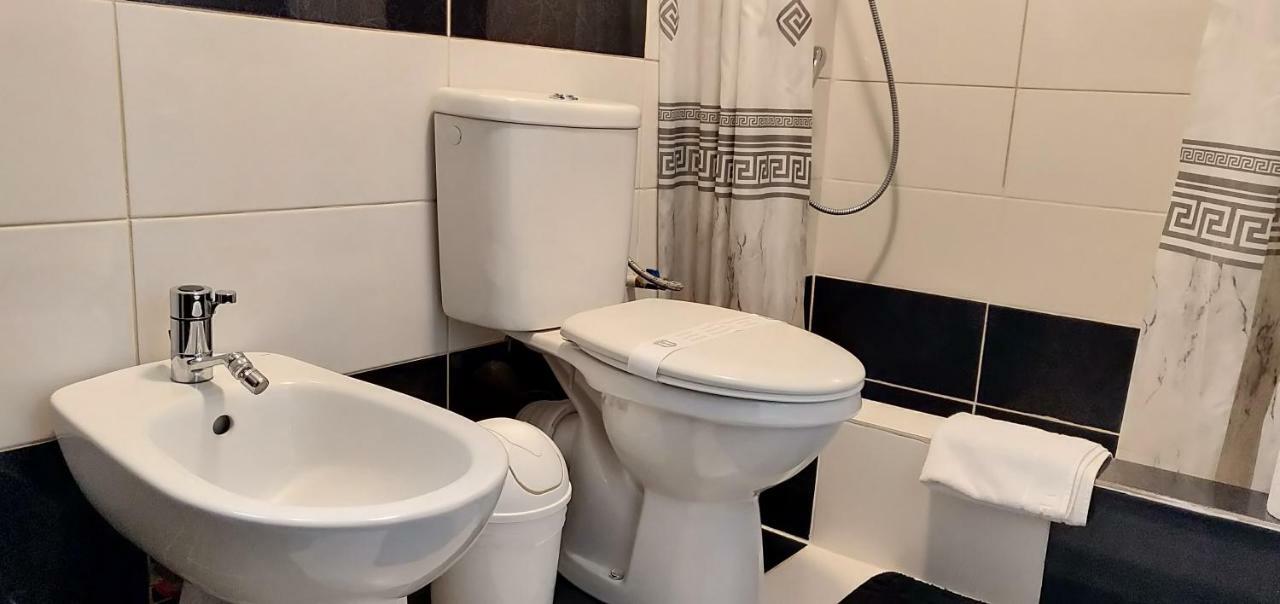 D&D Vila Villa Iasi Buitenkant foto