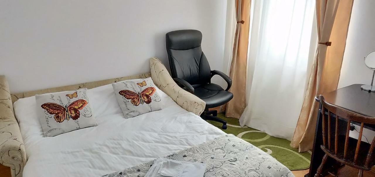D&D Vila Villa Iasi Buitenkant foto