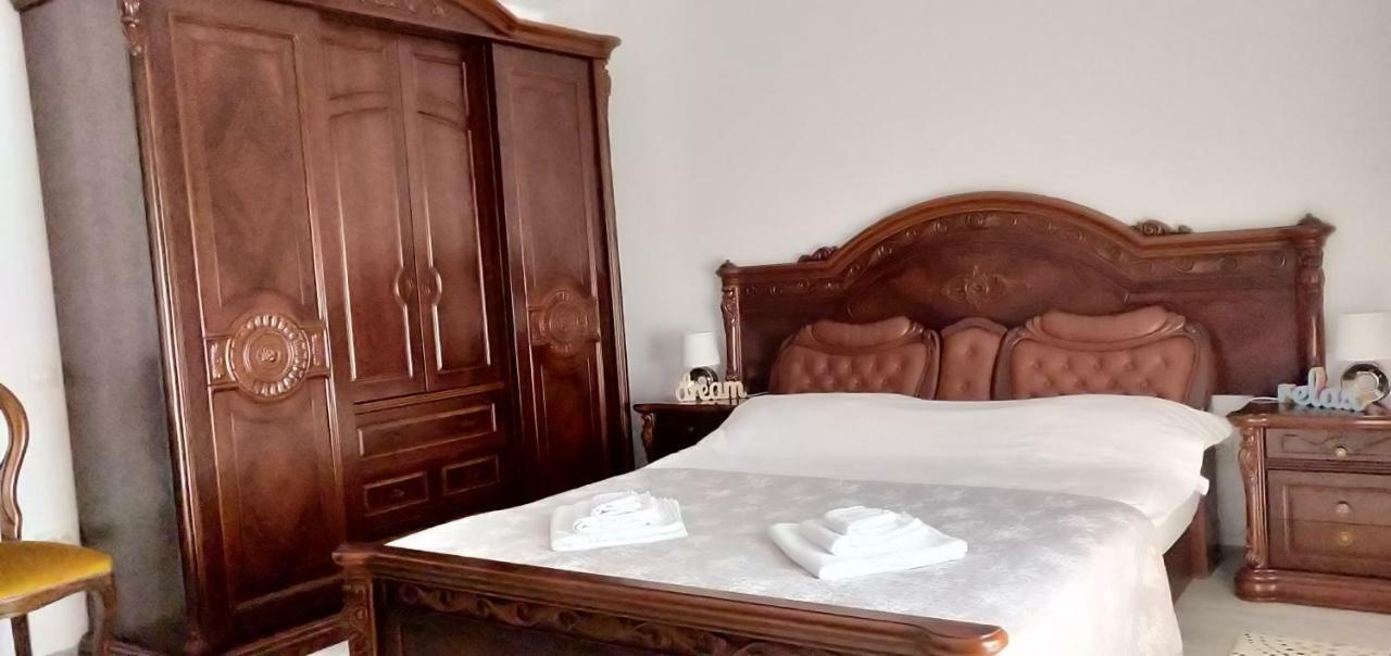 D&D Vila Villa Iasi Buitenkant foto