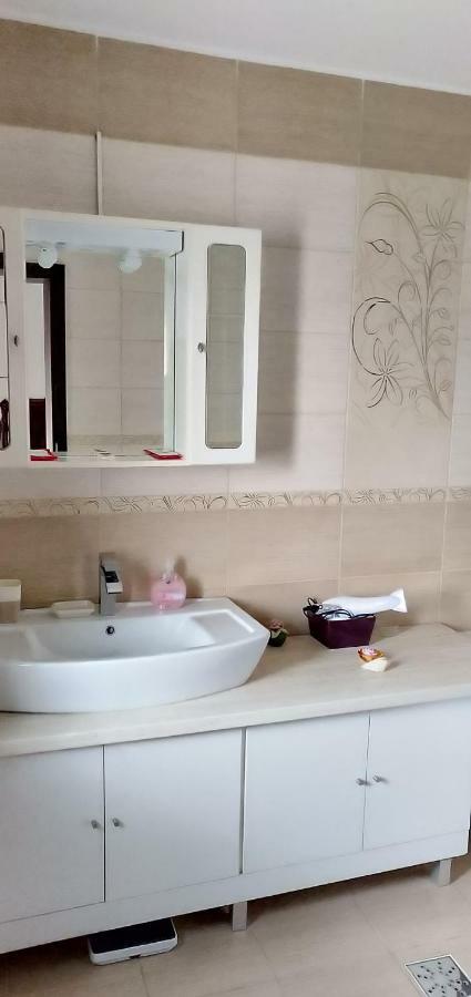 D&D Vila Villa Iasi Buitenkant foto