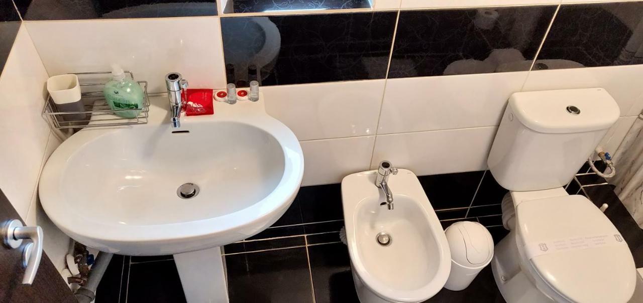 D&D Vila Villa Iasi Buitenkant foto