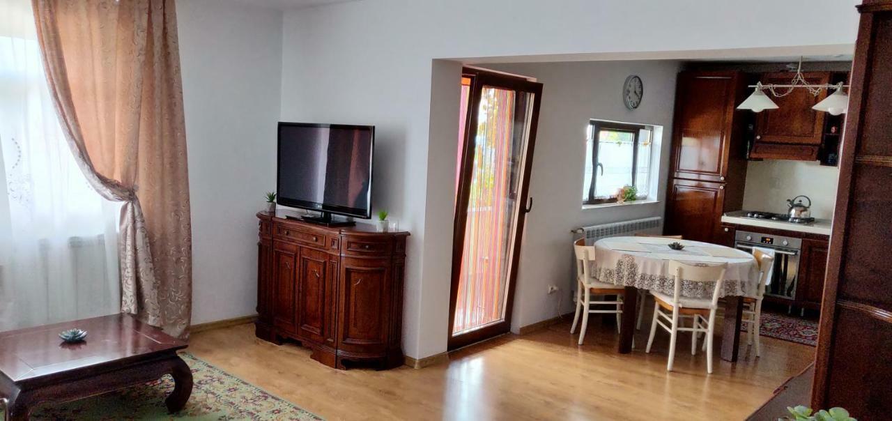 D&D Vila Villa Iasi Buitenkant foto